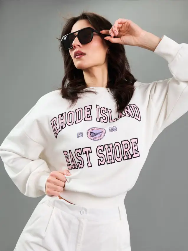 Felpa con scritta ricamata - panna