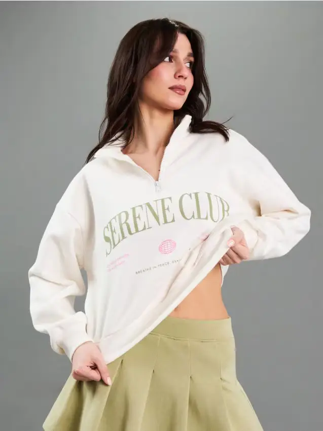 Felpa half-zip con scritta "Serene Club" - panna