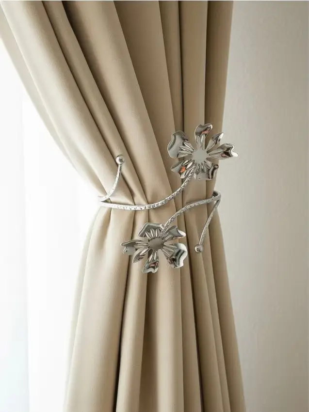 Fermatenda in metallo con motivo floreale, set da 2 pezzi - argento