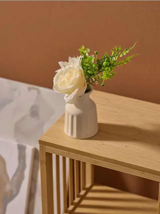 Fiori artificiali in vaso di ceramica - bianco