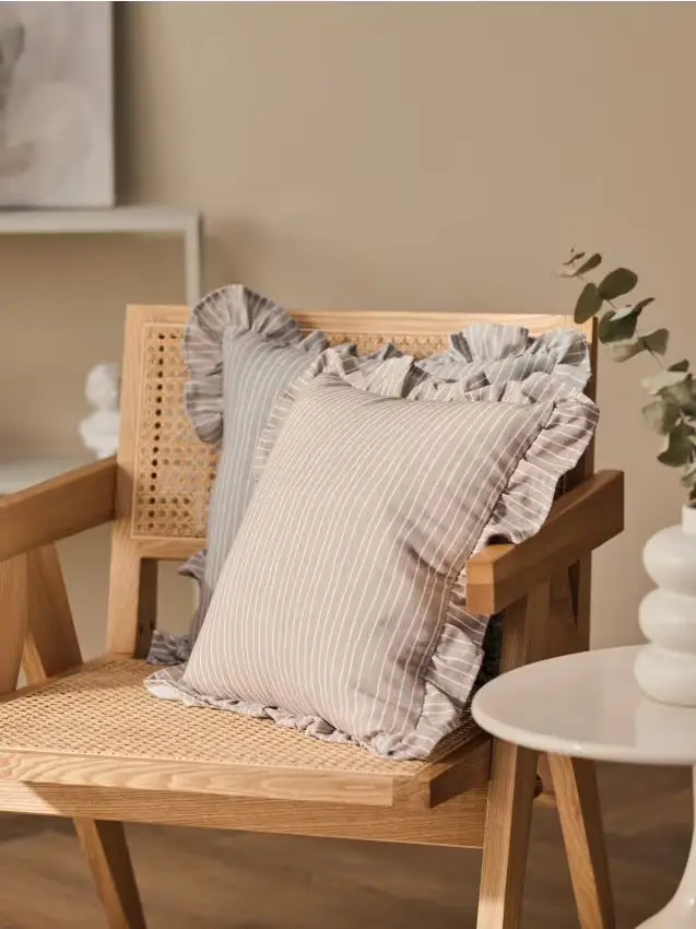 Fodera per cuscino a righe con pizzo - beige