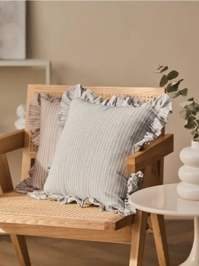 Fodera per cuscino a righe con pizzo - grigio chiaro