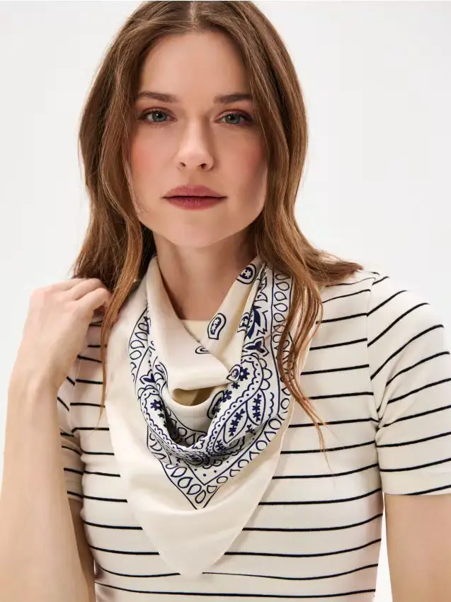 Foulard Con Motivo - panna