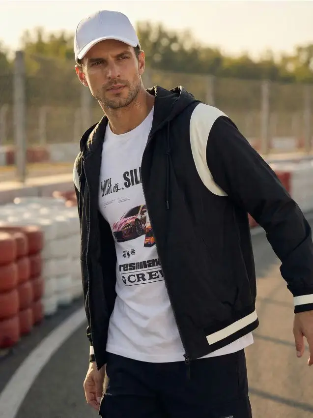 Giacca bomber con cappuccio - nero