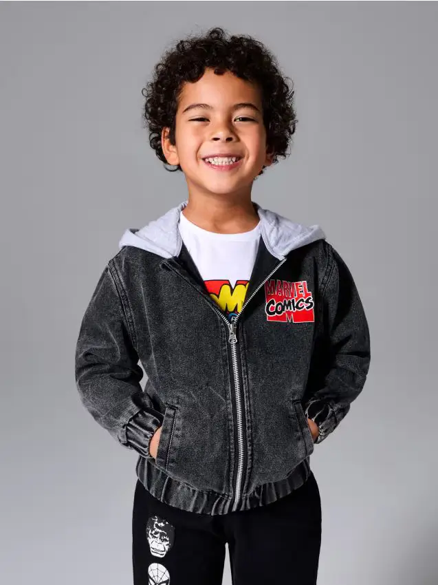 Giacca di jeans con cappuccio in felpa e stampa sul retro Marvel - nero