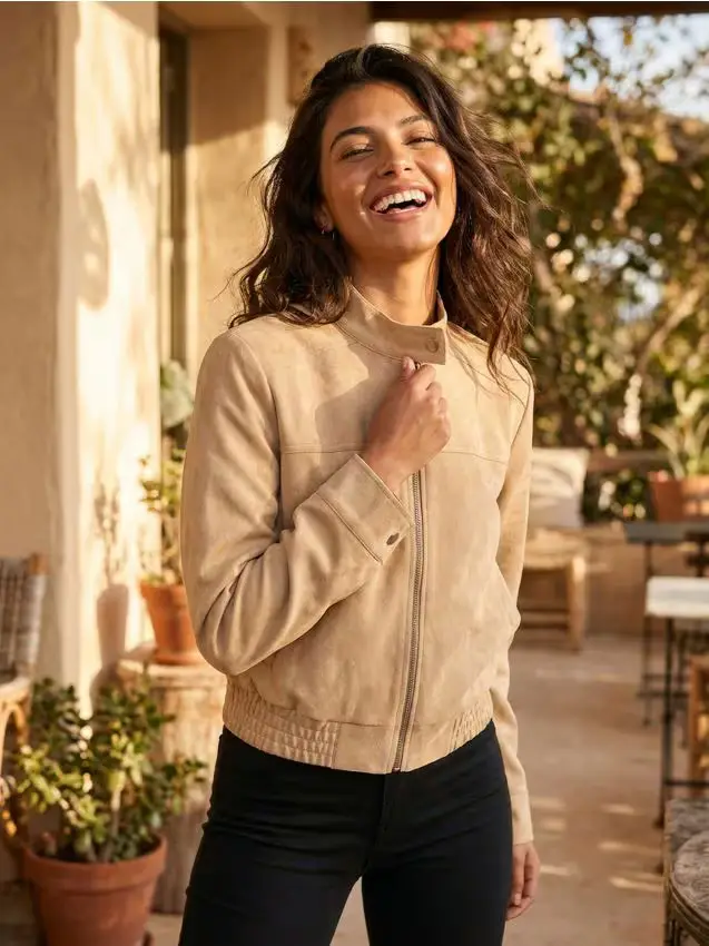 Giacca in simil scamosciato con colletto alla coreana e bottone automatico - beige