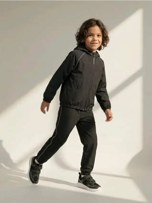 Giacca sportiva con cappuccio e dettagli riflettenti Active - nero