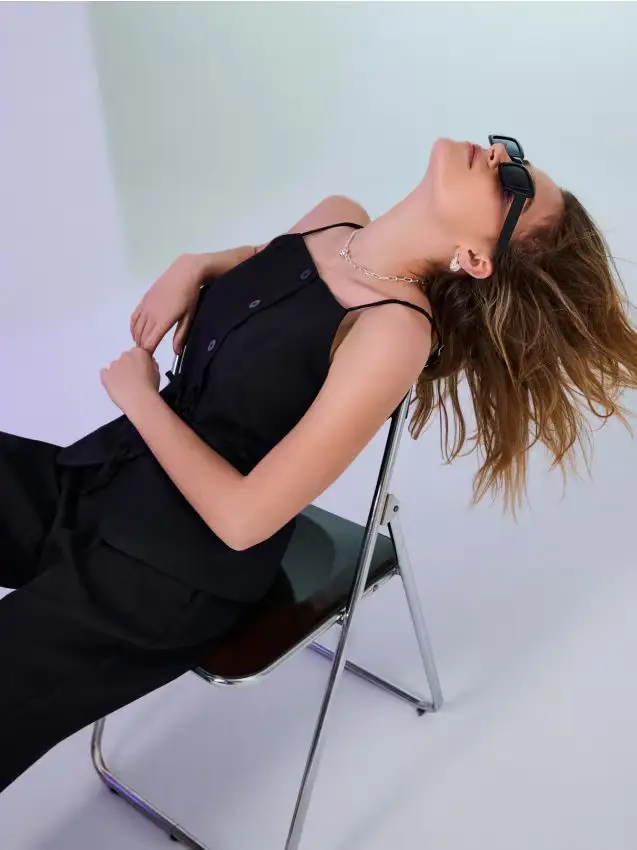 Gilet con spalline sottili con viscosa e misto lino - nero