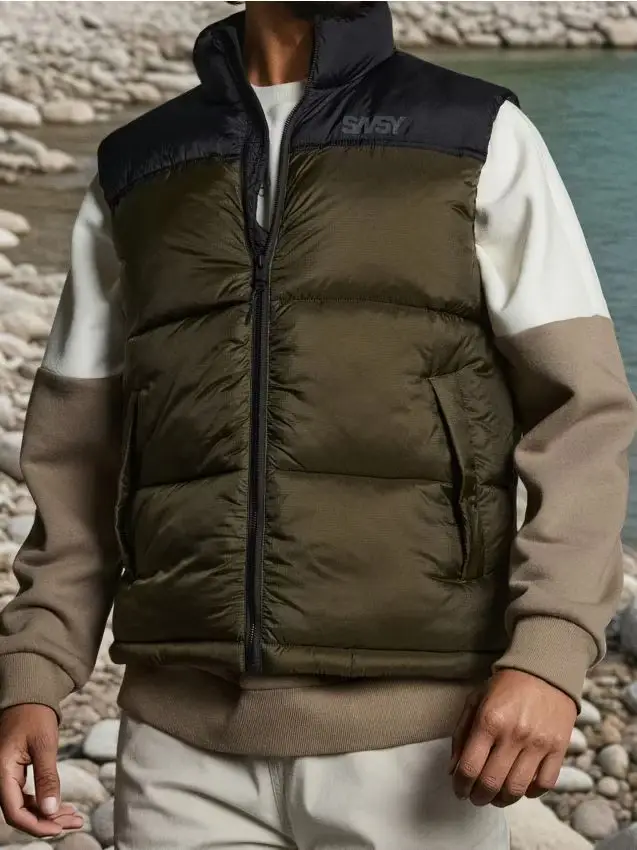 Gilet trapuntato con collo alto - verde oliva caldo