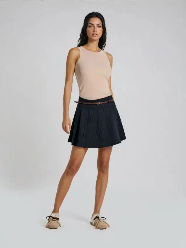 Gonna mini plissettata con cintura e miscela di viscosa - blu scuro