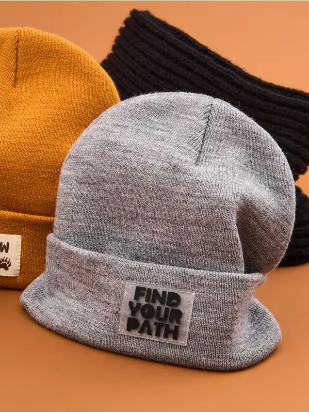 Hat with rubber sew-on badge - grigio scuro