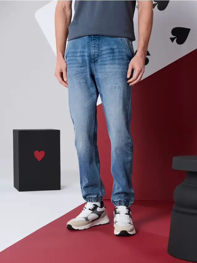 Jeans jogger con effetto lavato - blu