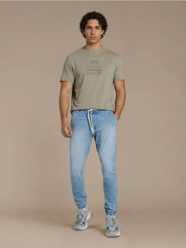 Jeans jogger con effetto lavato - blu