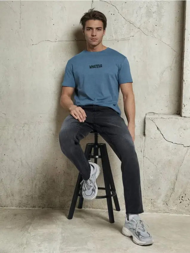 Jeans regular fit con effetto slavato - grigio