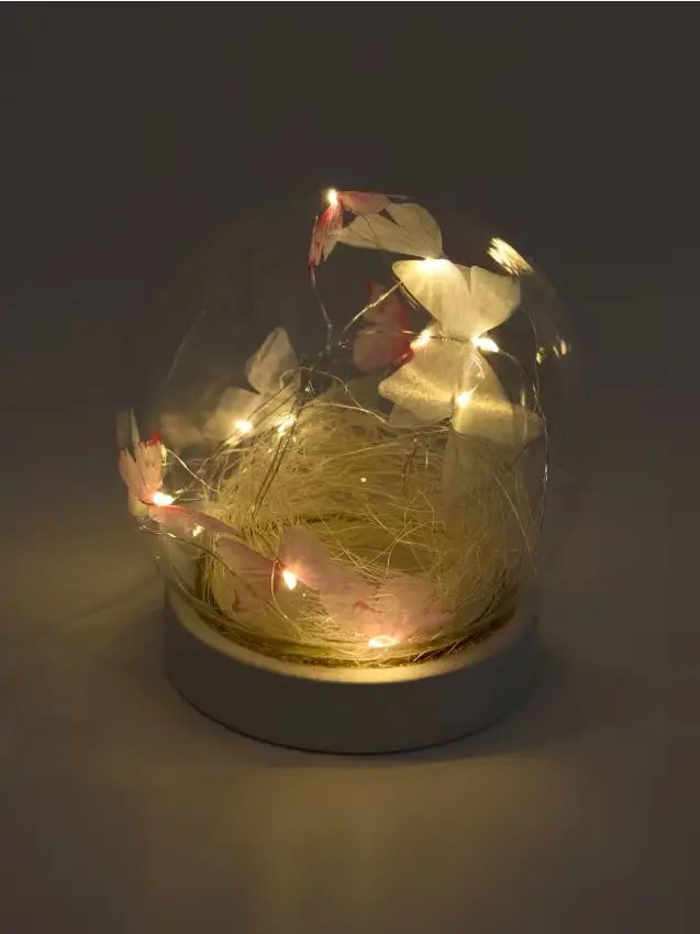 Lampada decorativa LED in una sfera di vetro con farfalle - bianco