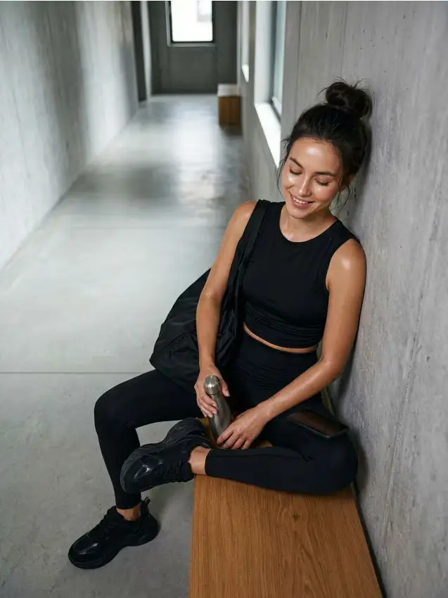 Leggings aderenti a vita alta - nero