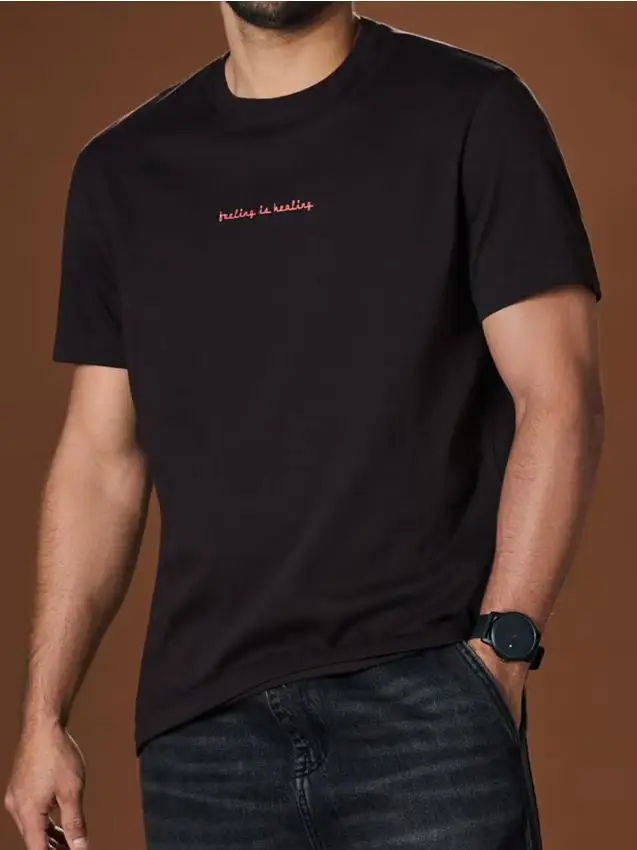 Maglietta con scritta - marrone scuro