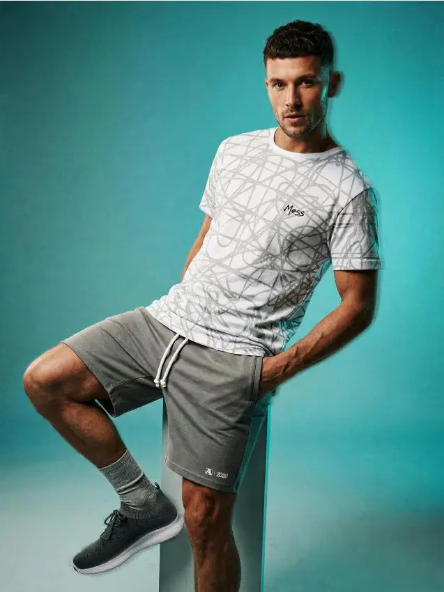 Maglietta di cotone con testo ricamato Mess - bianco