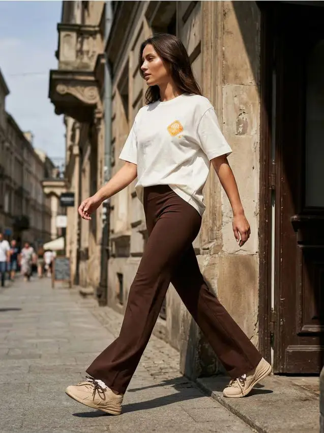 Maglietta in cotone con stampa estiva - panna