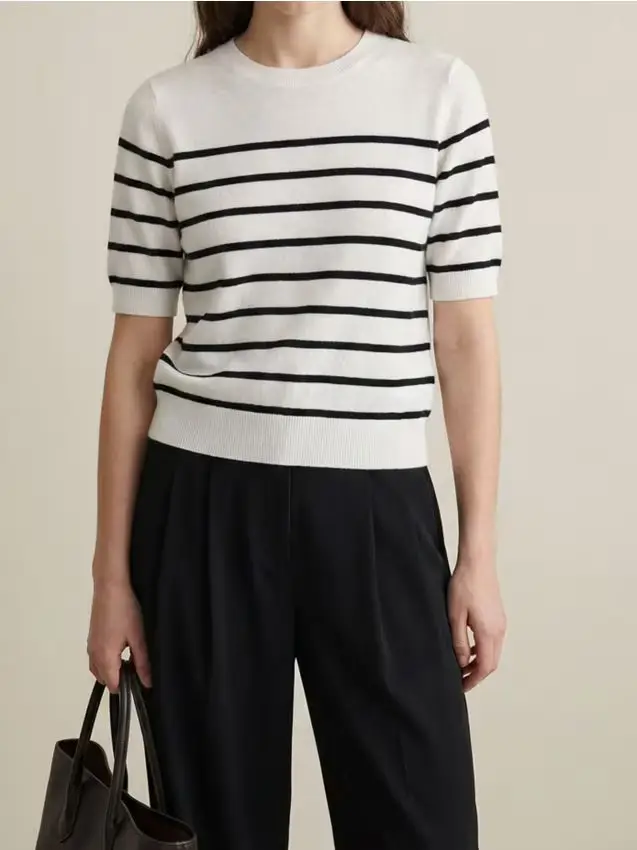 Maglione a maniche corte a righe - bianco