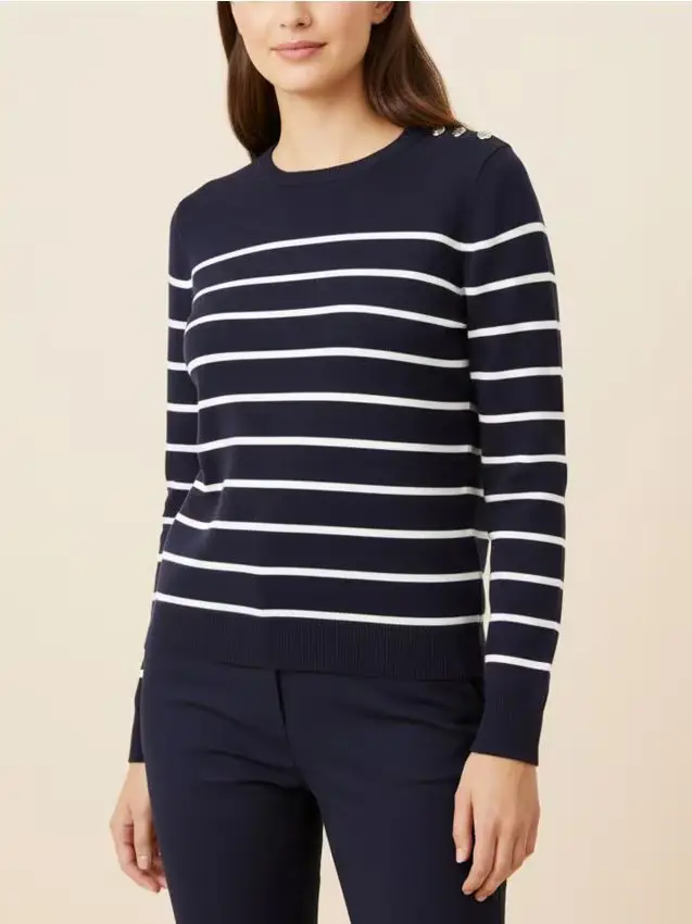 Maglione a righe con bottoni decorativi sulle spalle - blu scuro