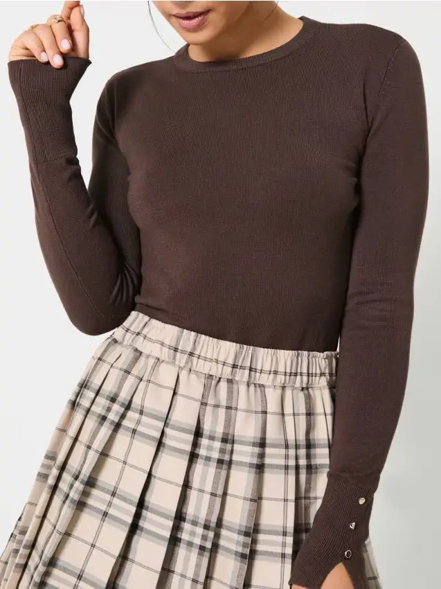 Maglione con bottoni decorativi - marrone polveroso