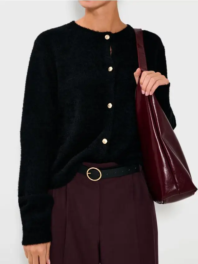 Maglione con bottoni decorativi - nero