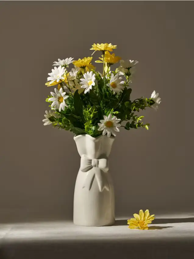 Mazzo di fiori decorativi - giallo chiaro