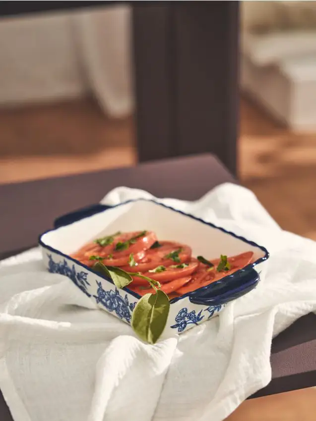 Порцеланова форма за печене с флорален мотив - multicolor