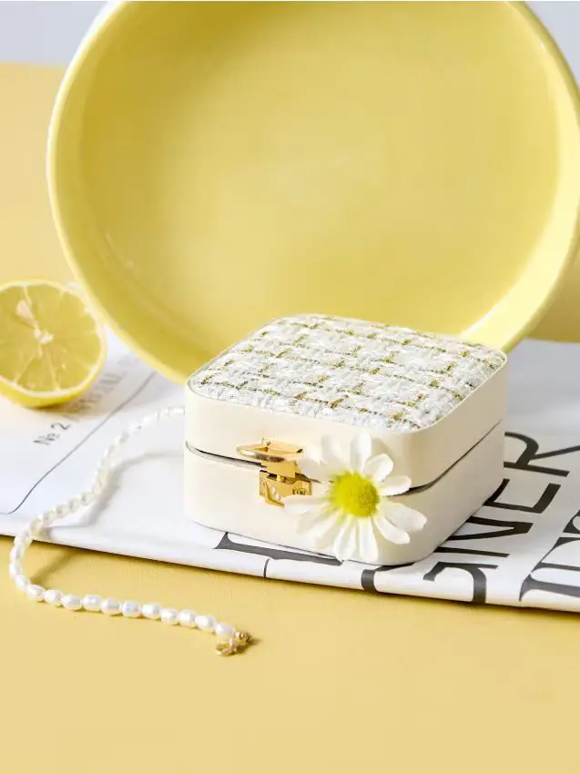 Organizer per gioielli con pannello in tessuto - panna