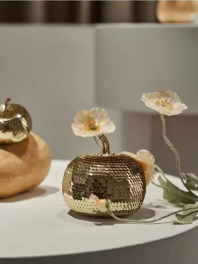 Ornamento in piedi - oro