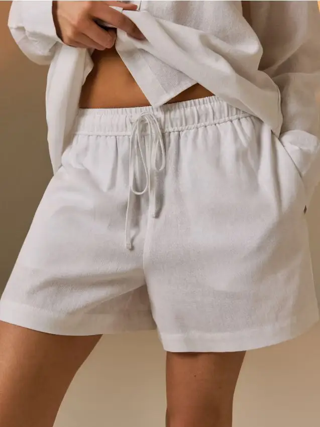 Pantaloncini con miscela di lino - bianco