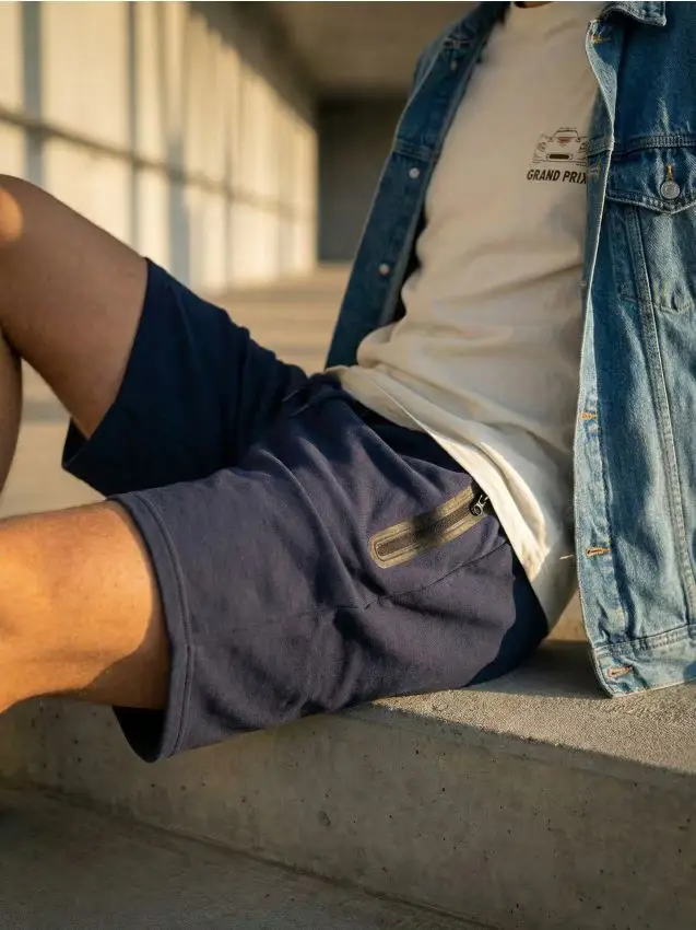 Pantaloncini con tasche con zip - blu scuro