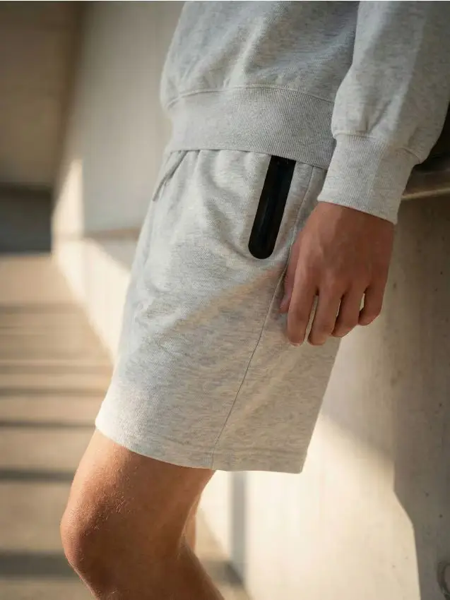 Pantaloncini con tasche con zip - grigio chiaro