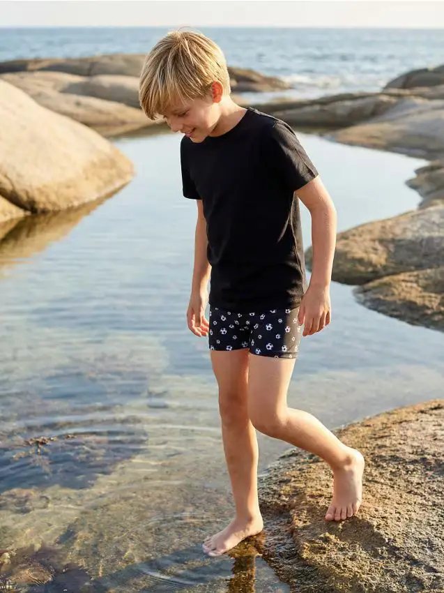 Pantaloncini da bagno con stampa di palloni da calcio - nero