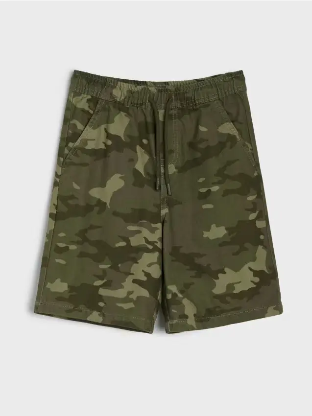 Pantaloncini di jeans mimetici camouflage - verde