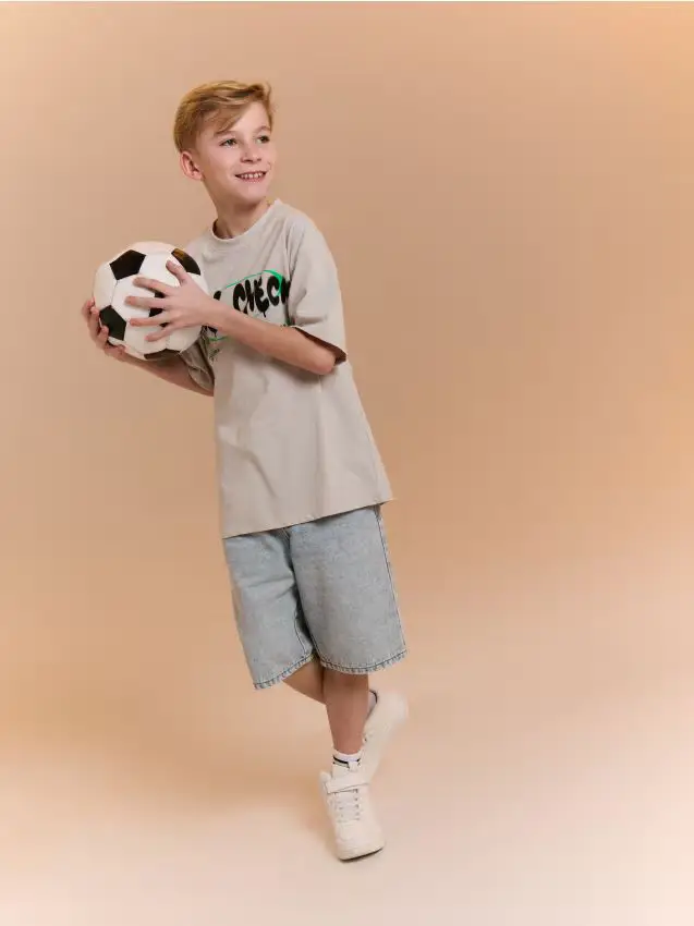 Pantaloncini in jeans a gamba dritta con effetto rovinato - blu