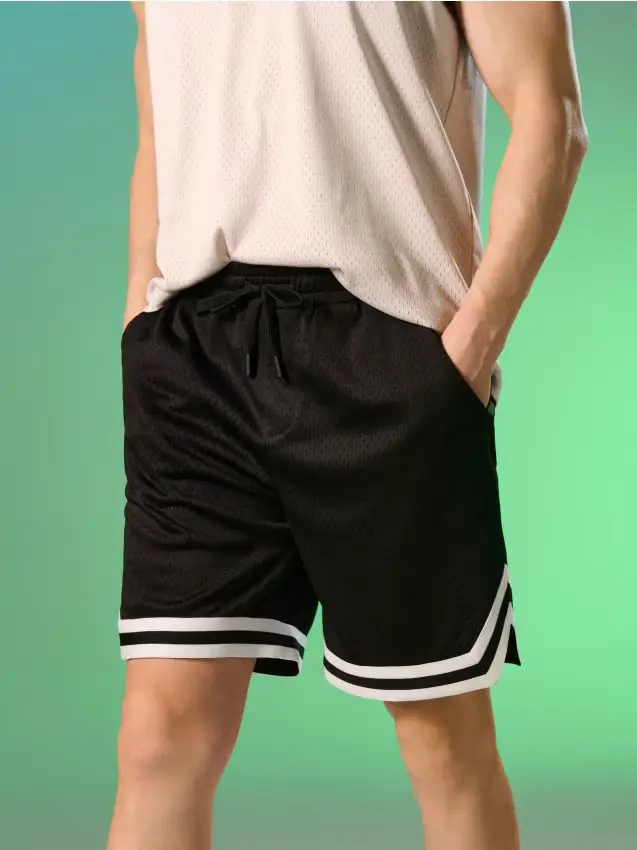 Pantaloncini sportivi con bordo a contrasto - nero