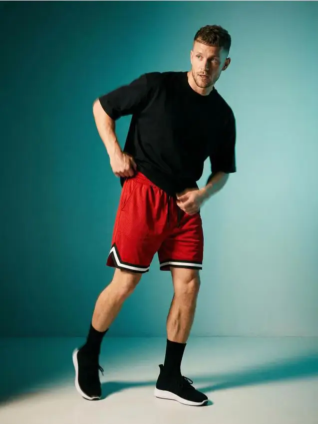 Pantaloncini sportivi con bordo a contrasto - rosso