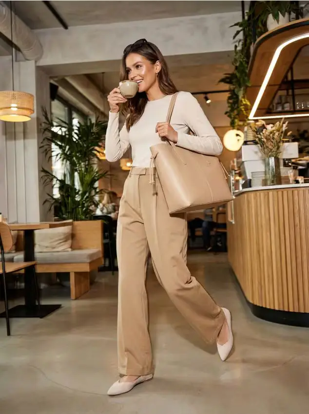 Pantaloni con pinces eleganti - beige