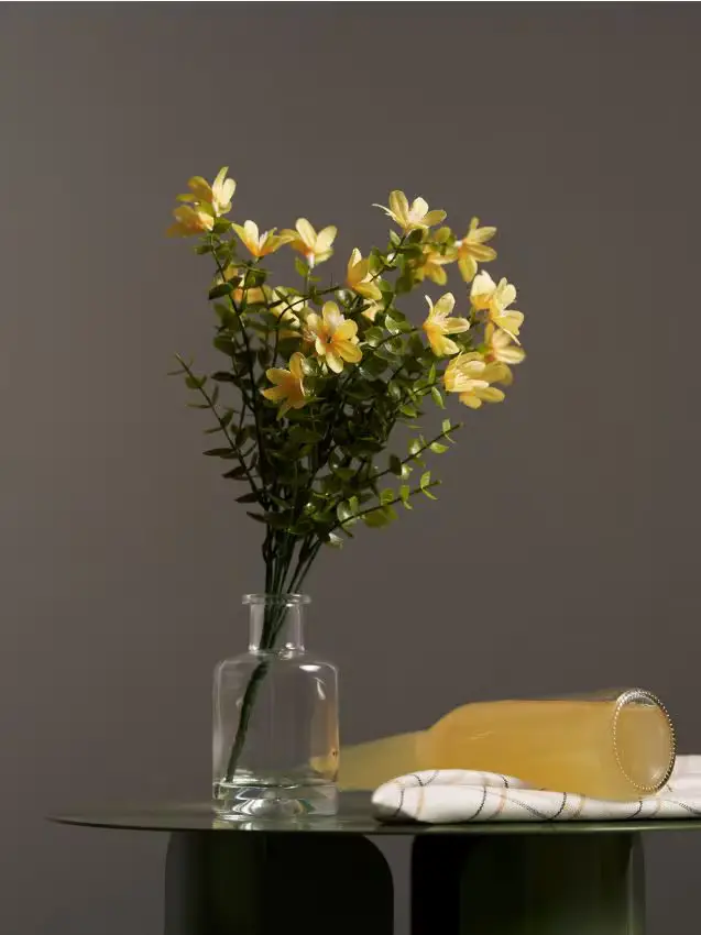 Pianta decorativa in vaso - giallo chiaro