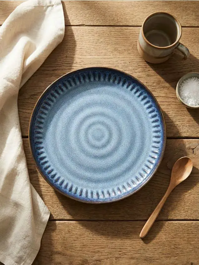 Piatto con bordo decorativo - azzurro