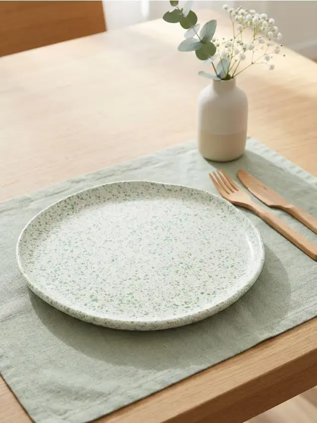 Piatto con motivo a pois - verde pallido