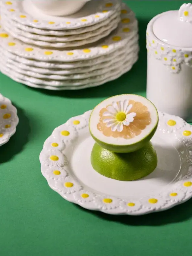 Piatto in dolomite con margherite - bianco