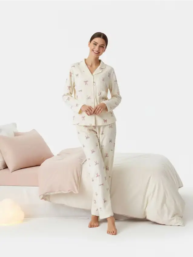 Pigiama a due pezzi con motivo di fiocchi - panna