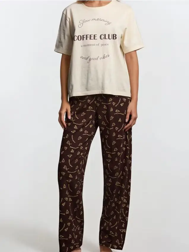 Pigiama a due pezzi con scritta - panna