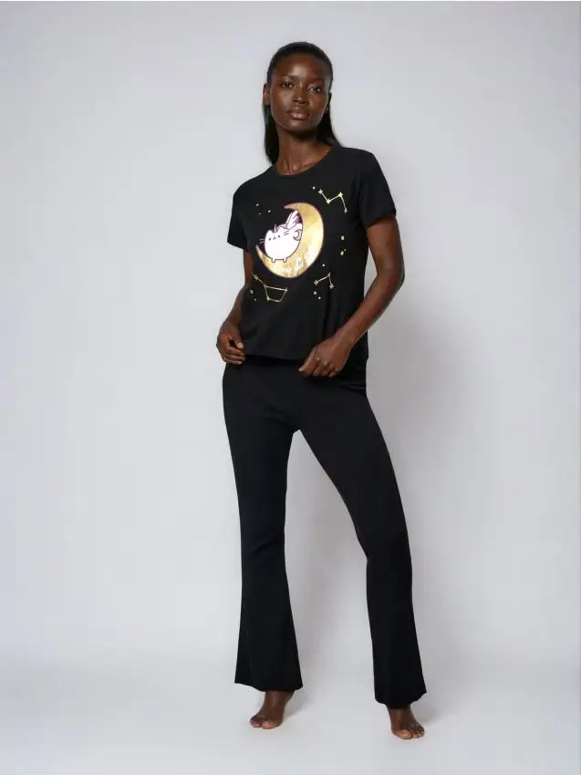 Pigiama con top boxy e pantaloni in maglia a coste Pusheen - nero