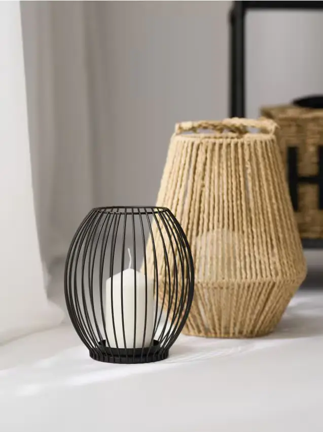 Portacandela in metallo dalla forma traforata - nero