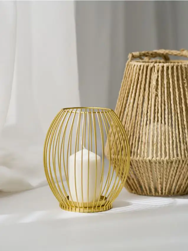 Portacandela in metallo dalla forma traforata - oro