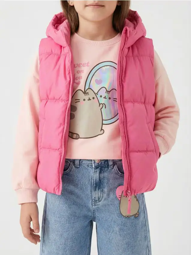 Quilted vest with a hood - fucsia